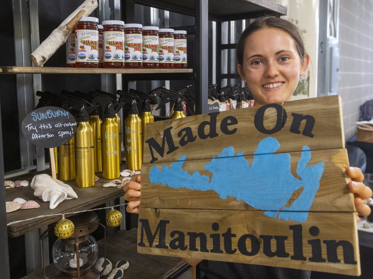 LFPress's tweet photo. In a step toward a return to normal, 100 Kellogg Lane has opened a summer market where about 70 vendors are offering food, clothing, arts and crafts and other goods. https://t.co/1OfWtkbpz6 #ldnont https://t.co/Zn8IYuq0ir