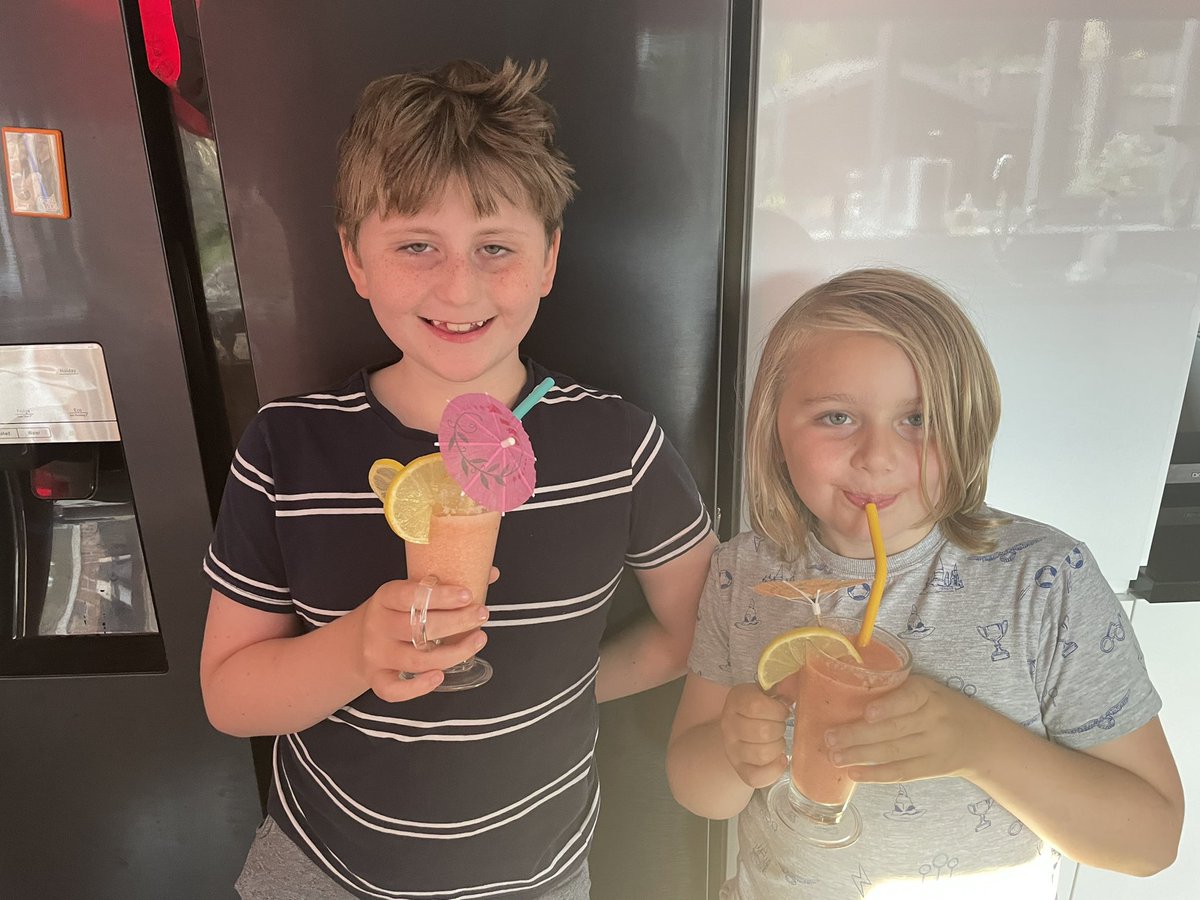 spmini's tweet image. Max @Broadoak_Year5 and Logan @Broadoak_Year3 made smoothies after tea tonight