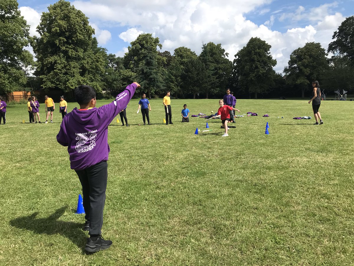 MrsSeniorLHS's tweet photo. A fun filled morning playing rounders with year 6. They are such a fab bunch 🌟 @MrsGossLHS @MrsMartinLHS @MissHaiderLHS @MissCheung_LHS @SportsCoach_LHS @HeadLHS @LHS_Watford https://t.co/CWWzuHYWUc