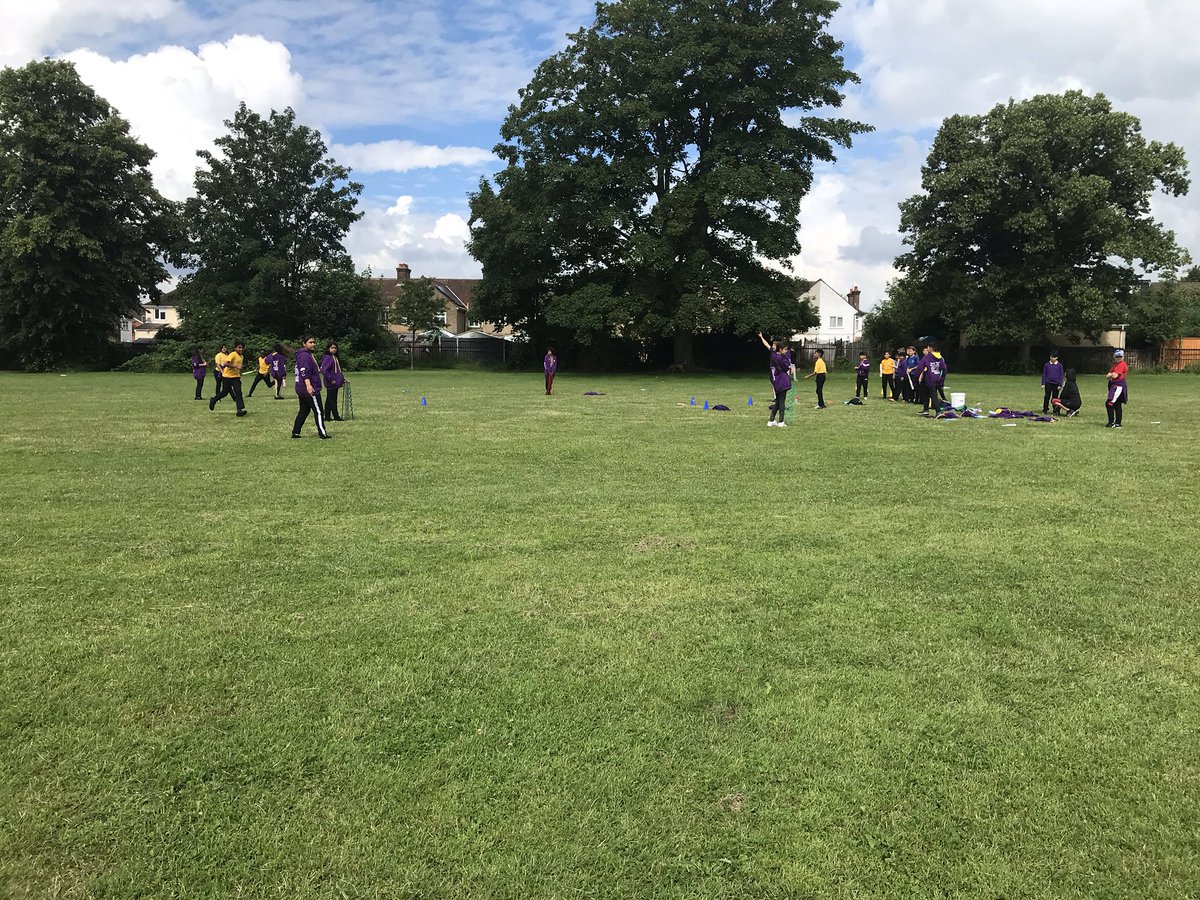 MrsSeniorLHS's tweet photo. A fun filled morning playing rounders with year 6. They are such a fab bunch 🌟 @MrsGossLHS @MrsMartinLHS @MissHaiderLHS @MissCheung_LHS @SportsCoach_LHS @HeadLHS @LHS_Watford https://t.co/CWWzuHYWUc