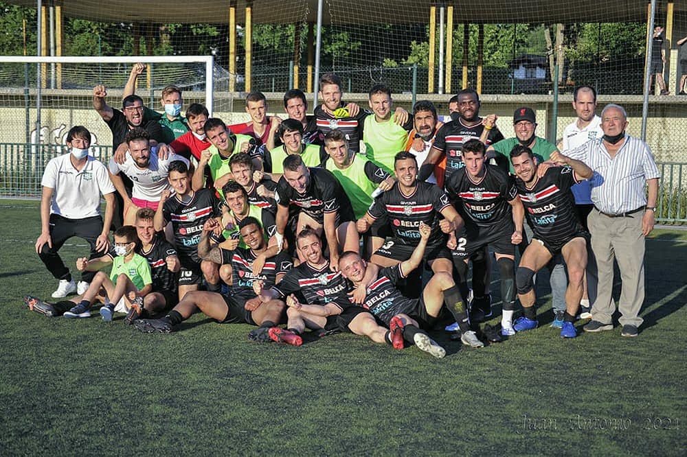 javi97martin's tweet photo. Un placer haber compartido está camiseta con vosotros ♥️ #aupabeti @BetiKozkorKE https://t.co/hVdhBp5U2w
