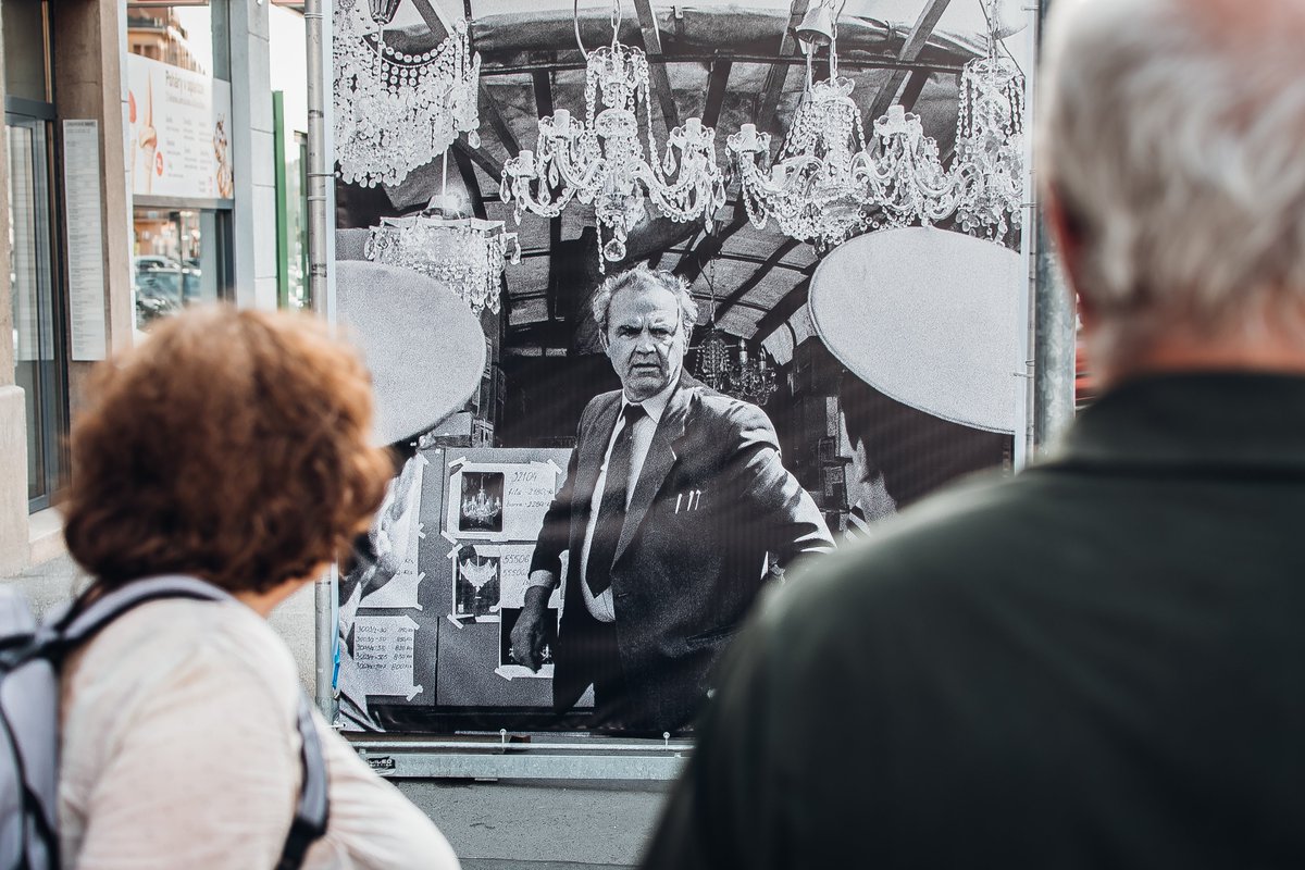 Pametnaroda's tweet image. Projděte si výstavu o odchodu sovětských vojsk s fotografkou Danou Kyndrovou, která odcházející vojáky fotila. Co pro ni symbolizovalo rozpad sovětského impéria? Dozvíte se 14. a 27. července od 20 hodin v ulici Dejvická s @Praha6. Rezervujte si místo: forms.gle/c2QmhXetp1g8dq…