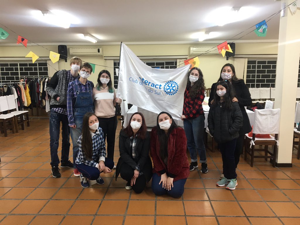 interactrds's tweet image. na segunda, o IC Club de Rio do Sul teve sua 1ª reunião do ano rotário 21/22, de forma híbrida!!
a reunião foi junina e teve a participação dos companheiros do Rotaract, com comidas juninas típicas, para a comemoração do início de uma nova gestão! 🧑‍🌾⚙️

#distrito4652 #interact