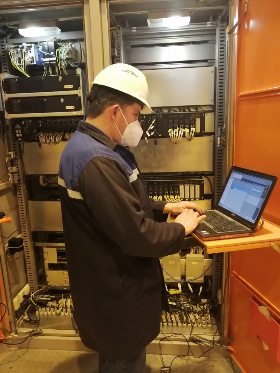 CELECEPOficial's tweet photo. El personal de Telecomunciaciones y Producción realizarán la limpieza de los equipos de la red de comunicación del sistema SCADA, revisan el estado de las tarjetas de adquisición de datos y switches para su correcto funcionamiento. #JuntosPorLaTransiciónEnergética https://t.co/tGgkKKok55
