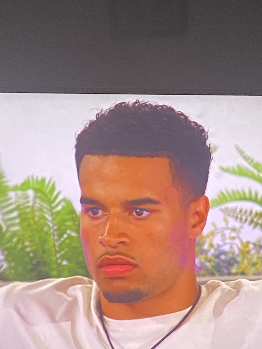 flufybutter's tweet photo. Poor Toby looks like scared for his life 🤦🏻‍♀️  #LoveIsland https://t.co/1jrySgunlw