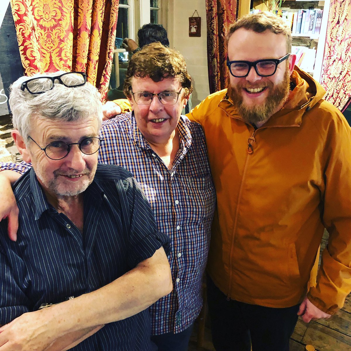 DIOLCH ❤️ <a href="/BBCRadioCymru/">Radio Cymru</a> <a href="/huwstephens/">Huw Stephens</a> + <a href="/RichardMRees/">Richard Rees</a> <a href="/cerddcynan/">Geraint Cynan 💙🏴󠁧󠁢󠁷󠁬󠁳󠁿🇺🇦</a> <a href="/ddim_yn_sant/">geraint lovgreen 🏴󠁧󠁢󠁷󠁬󠁳󠁿</a> <a href="/Sienco/">Angharad Jenkins</a> <a href="/Einir_Dafydd/">Einir Dafydd Thomas</a> #wynfflach #wynailsymudiad