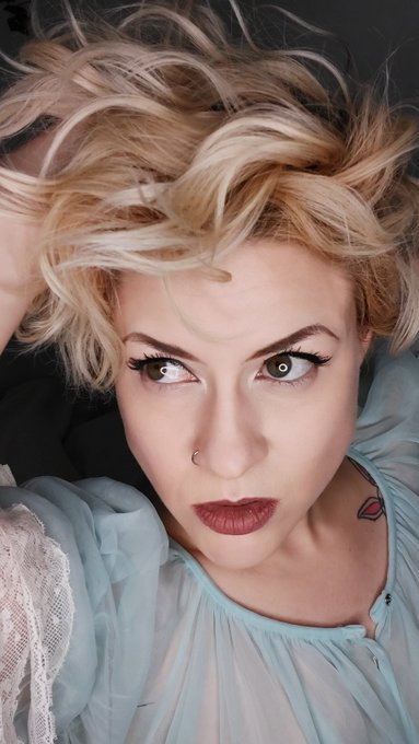 Do I always need a caption?  Shooting a sheer little lingerie piece and snagged this badboy of a headshot<a href="/tag/blondie"class="tags"><span>#blondie</span></a><a href="/tag/hairstyle"class="tags"><span>#hairstyle</span></a><a href="/tag/vintagelingerie"class="tags"><span>#vintagelingerie</span></a><a href="/tag/headsho"class="tags"><span>#headsho</span></a>