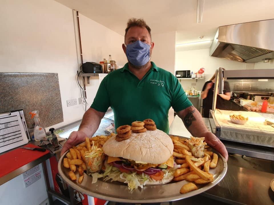 mrchrishubbard's tweet photo. Woah! This might be a challenge, even for me. Shepherd's Place Farm in Lincolnshire is offering a 65 item full English breakfast...

They also have a rather large burger! 

https://t.co/i4aANTPsgc https://t.co/6xWVhVr5Z2