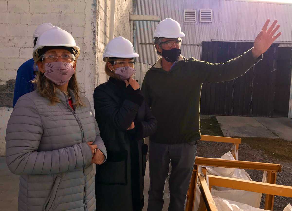 SMESalta's tweet photo. #MineríaSalta | Visitamos la planta de la empresa #PunaMining 
En diálogo con sus directivos la secretaria @fgroyon se interiorizó sobre el proceso, el plan de inversión y el trabajo 👷🏽‍♂️👷🏽‍♀️ de #Responsabilidad Social.
♻️ Triple impacto: #Educación #Trabajo ⛏👷🏻‍♀️ y #saludfamiliar https://t.co/p9yy8B07WO