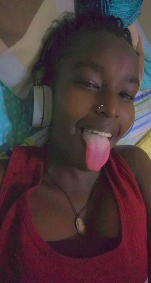 0_BENTLEY_'s tweet photo. Tounge out photo dump 🌝
😂😂❤️❤️ https://t.co/ijJIIVwH2J