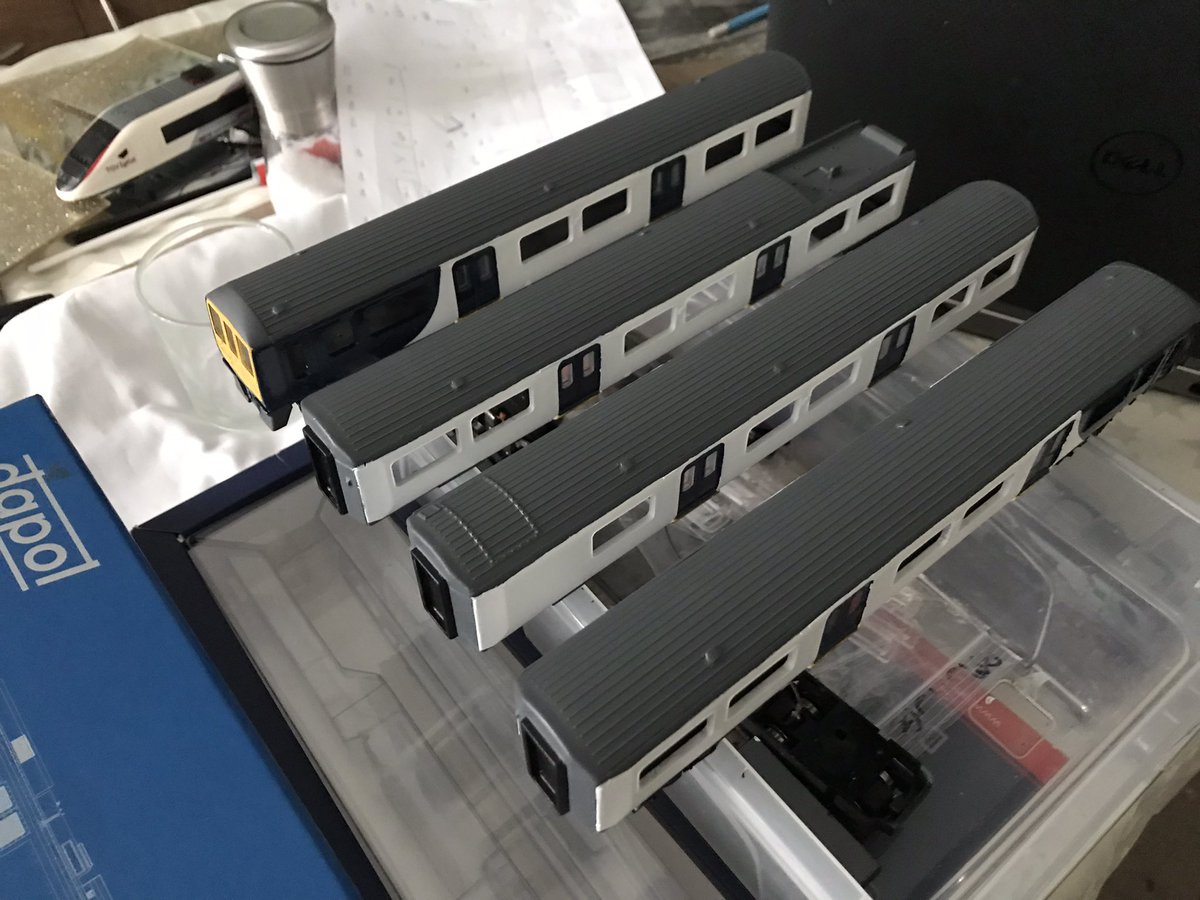 SheepdogNo1's tweet photo. #TMRGUK #bratchellmodels northern class 319/3 build continues with painting up the driving trailers cab fronts up. https://t.co/Q8yCYSyCLE