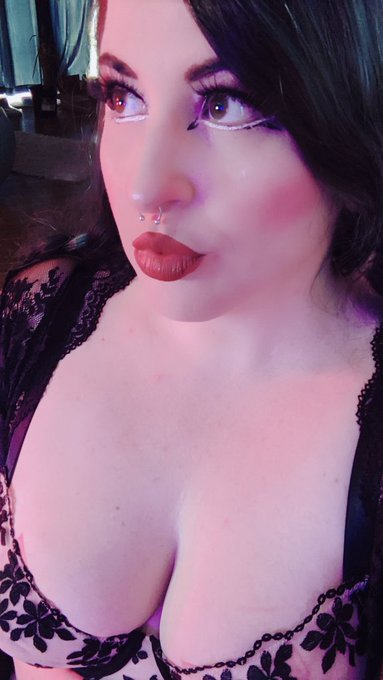 Get down on your knees where you belong https://t.co/e6jaXWXPjd