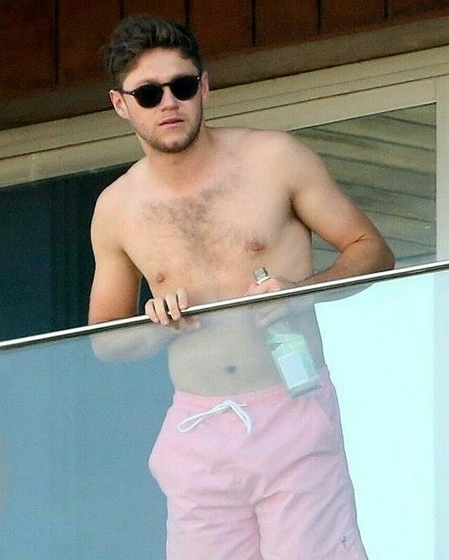 3 years ago, Niall Horan on his balcony in Rio de Janeiro.