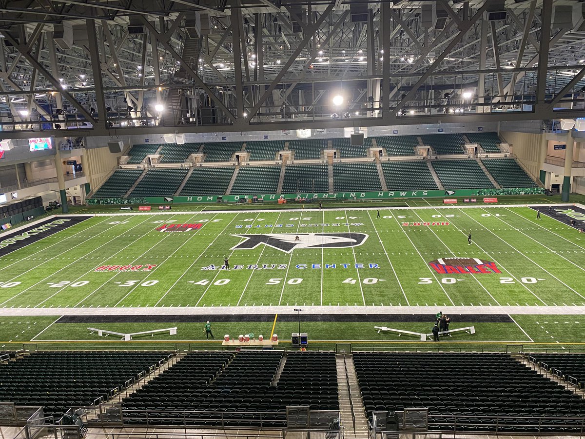 EthanRoush3's tweet photo. After a great visit and tour from @jschwenzfeier and talk with @BubbaSchweigert I am extremely blessed to receive a D1 offer from University of North Dakota #FightingHawks 
@undfootball360
@jschwenzfeier 
@bubbaswiegart
@okpreps
@BrandonDrumm247 
@dutchathletics
@UNDfootball https://t.co/09wD2aKrpA