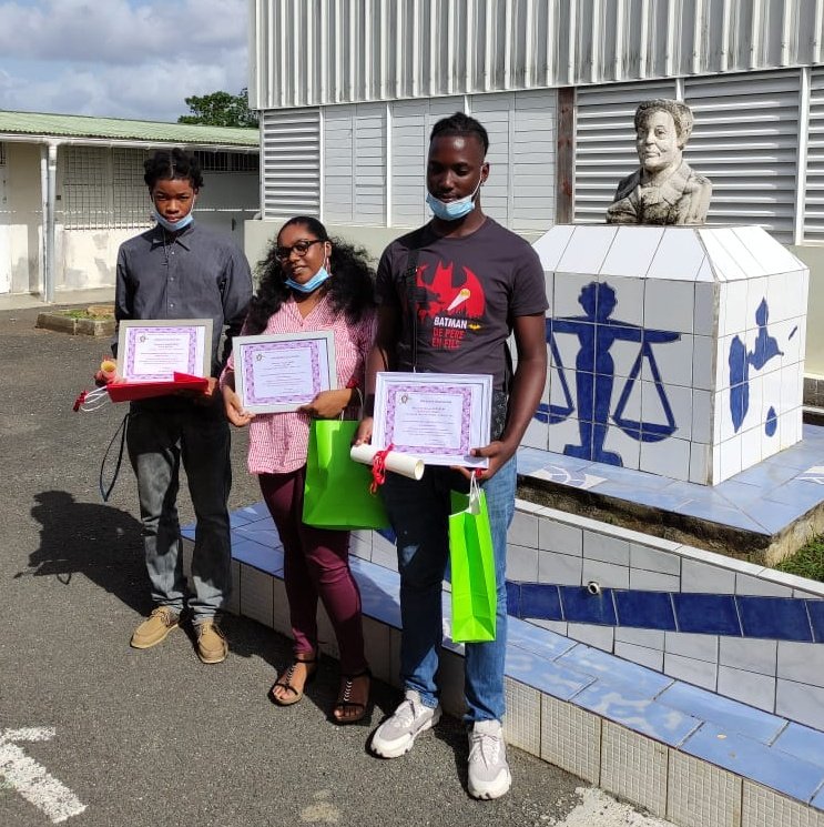 GertyLycee's tweet photo. Cet après-midi, au #LPGA , 
trois élèves méritants de notre établissement ont été récompensés par l’AMOPA (Association des Membres de l’Ordre des Palmes Académiques).
Toutes nos félicitations à :
JASHI Clara 2 CAP PAR
CLEVELIN Bryan Tle TBORGO
DONNE Widjy Tle TFCA https://t.co/A76Vs8WHrr