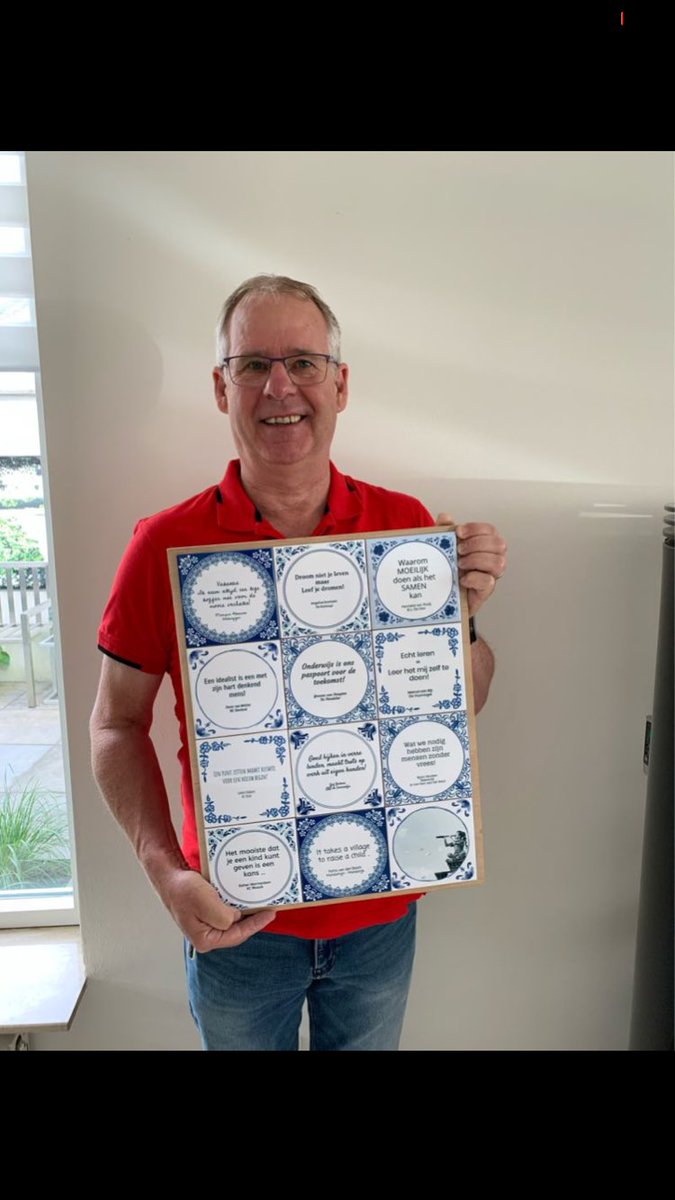 Gisteren hebben directeuren - collega’s bestuurskantoor - bestuur - toezichthouders afscheid genomen van Jan van der Heijden. Het was een afscheid na 15 jaar met elkaar samenwerken. 
Op de foto de door Jan ontvangen passende plaquette met “tegeltjes-wijsheden”.