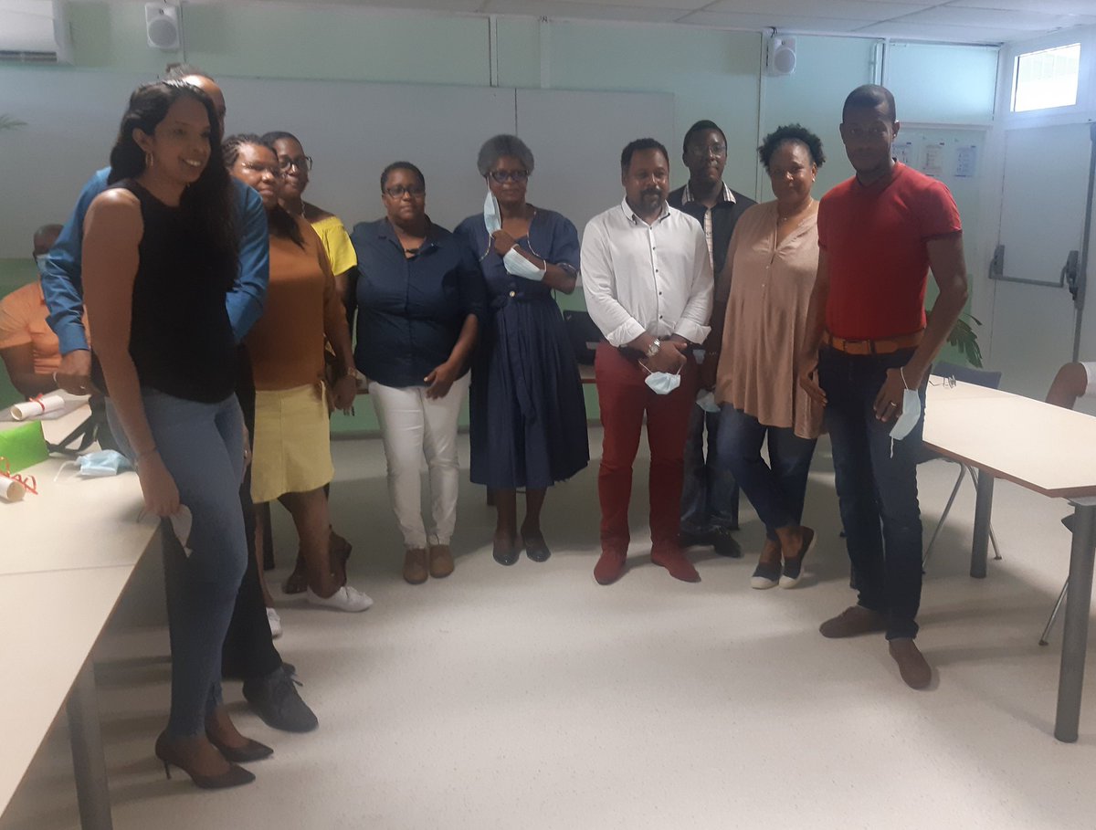 Cet après-midi, au #LPGA , 
trois élèves méritants de notre établissement ont été récompensés par l’AMOPA (Association des Membres de l’Ordre des Palmes Académiques).
Toutes nos félicitations à :
JASHI Clara 2 CAP PAR
CLEVELIN Bryan Tle TBORGO
DONNE Widjy Tle TFCA