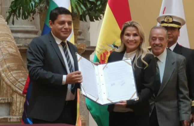 ExtraDigital1's tweet photo. JUSTICIA DICTA OTRA DETENCIÓN PREVENTIVA 
CONTRA EL EXMINISTRO COÍMBRA

👉https://t.co/raNYZuoDKI https://t.co/x9fi6A7WLX