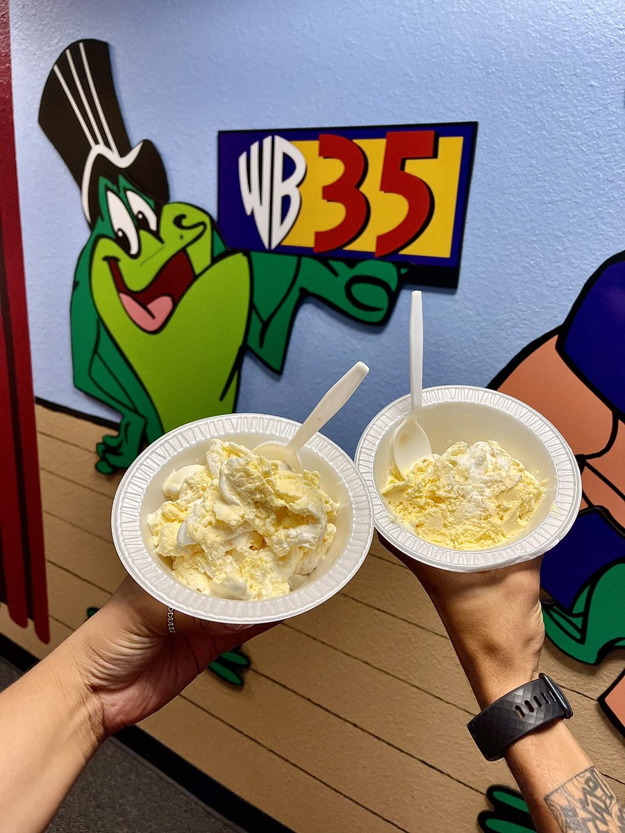 AlejandraG_TV's tweet photo. Thank you @ILoveBlueBell for making our work day that much sweeter with  some delicious #CoconutCremePie 🥥 

#NewFlavor #WorkSnack 
@News4SA @KABBFOX29 https://t.co/FtOleYSbvx