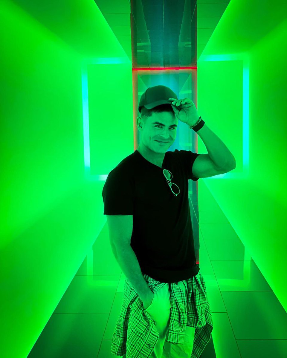 Kiss108's tweet photo. A little #Zefron content for the tl 💚
🔁: @ZacEfron https://t.co/ZxfGQhrE4r