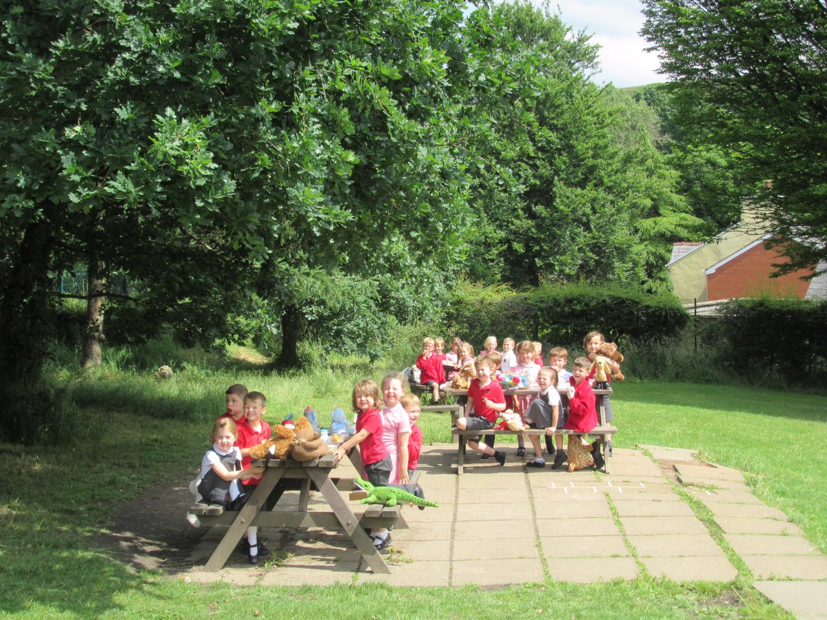 delph_info's tweet image. Reception Class enjoyed a teddy bears picnic today and have been busy on the balance bikes! 😁