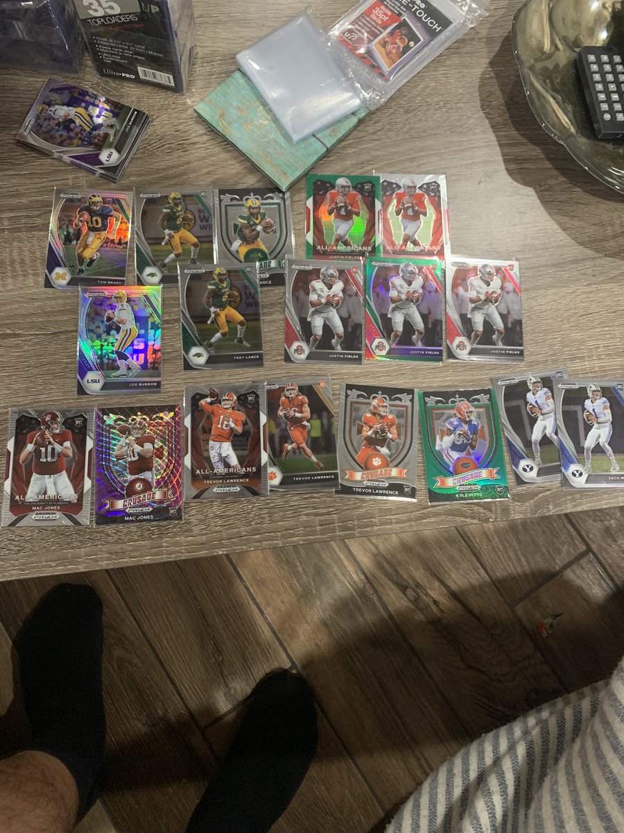 Wells_19's tweet photo. Just ripped some Prizm Draft picks hunting a On Campus, no luck so here the cards, let’s make some quick deals and I’ll shipped them to you PWE! Not $1
@sports_sell @HobbyConnector https://t.co/RJDgEChobA