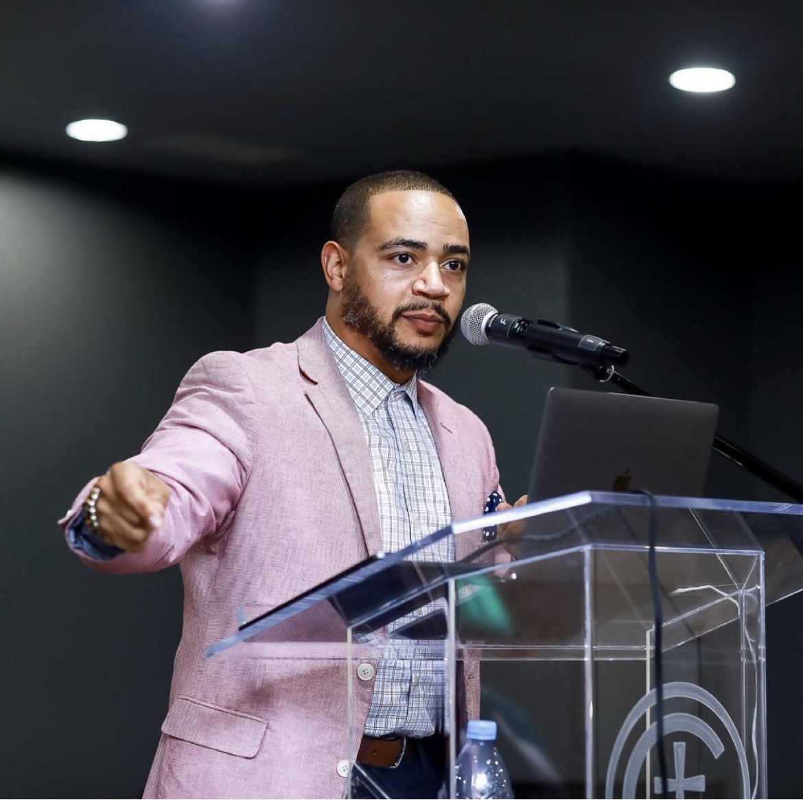 johnfaisonsr's tweet image. What a great moment! @EKBPC is always stellar. This year, @mrbryanlcarter &amp;amp; @ConcordDallas took it higher, and did it in 2 days. Bravo!! Grateful to have been part of the team. Can’t wait for next year. If you want to grow as a preacher, register now: EKBPC.com.