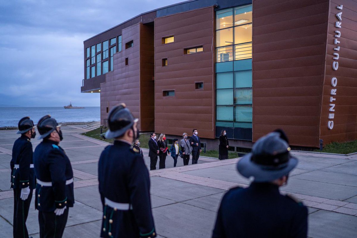 ¡Gracias Jaime Gutiérrez Varillas! 🕊 Intendenta <a href="/jrojasgar/">Jennifer Rojas García</a> lideró ceremonia póstuma al ciudadano ilustre de Magallanes. Su hija Macarena, anunció la donación de 2 parcelas: Una al <a href="/bomberospuq132/">Cuerpo Bomberos Punta Arenas</a> y otra a las <a href="/lasjornadas/">#JornadasMagallanicas</a> ¡El legado de don Jaime será eterno! ♥️