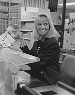 Happy Birthday to Linda de Mol     