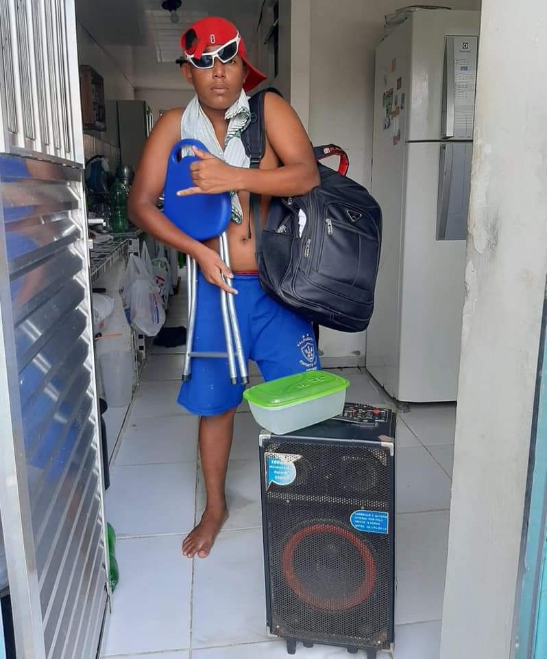 ClarissaYorke's tweet photo. Eu: Não gosto de acordar cedo

"Bora viajar?"

Eu às 6h da manhã: https://t.co/gC5HqCCQDf