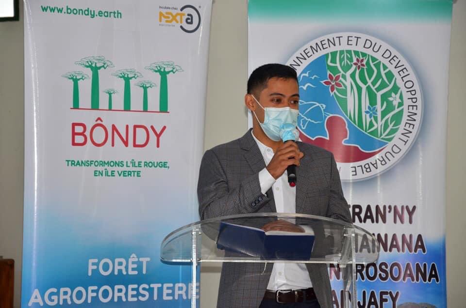FontaineMax9's tweet photo. Consultation of #Malagasy Youth with the Minister of Environment and sustainable development in order to prepare the #YouthForClimate summit in Milano. To effectively represent all the voices of youth, I need to ear their realities, aspirations, and innovations. #COP26 https://t.co/Zjh6eYduvv