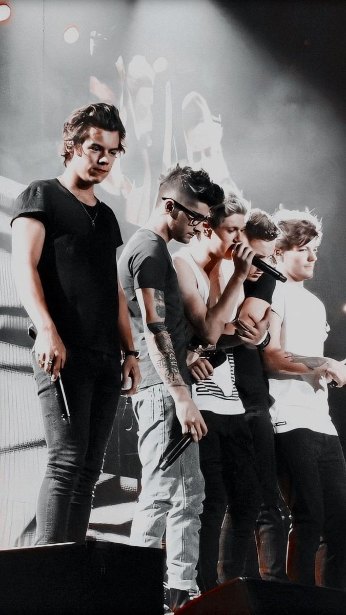 Alejand46849087's tweet photo. Hoy es día de escuchar todos lo álbum, llorar, ver this is us, llorar, ver were we are, llorar y llorar #11YearsOfOneDirection https://t.co/0xeAHOuNx4