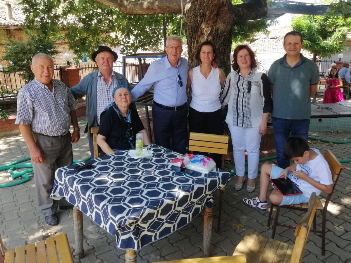 baskaneris's tweet photo. Bayram hemşehrilerimizle bir arada olunca güzel...
#Bademli'de hemşehrilerimizle bayramlaştık, dertleştik. #ÖdemişBizimEvimiz biz büyük bir aileyiz.
#Ödemiş #ÖdemişBelediyesi #Bademye #Bayram https://t.co/ANpCMcU0Su