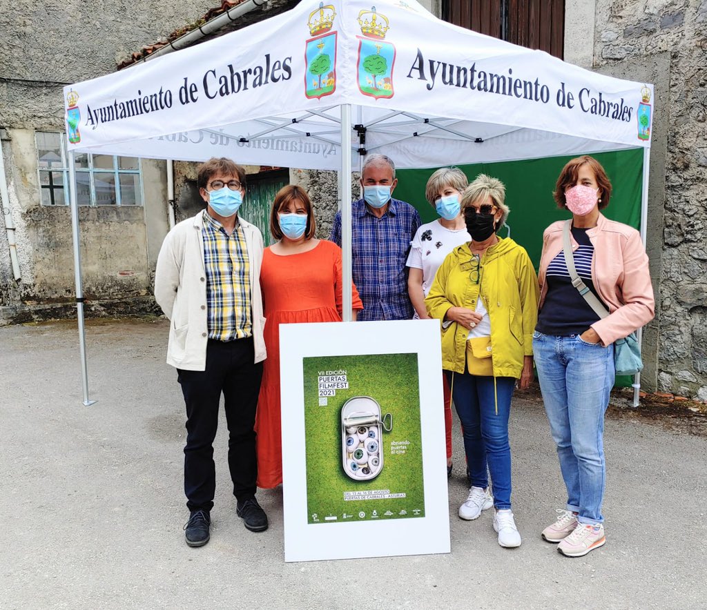 GPSAsturias's tweet photo. 🎞🏔 La diputada @GimenaLlamedo ha asistido hoy a la presentación de la VII edición del #PuertasFilmFest, que se celebrará en Puertas de #Cabrales del 13 al 16 de agosto.

En la imagen principal, Gimena Llamedo junto al alcalde, José Sánchez, entre otros.

#RetoDemográfico https://t.co/Go27aI2KrP