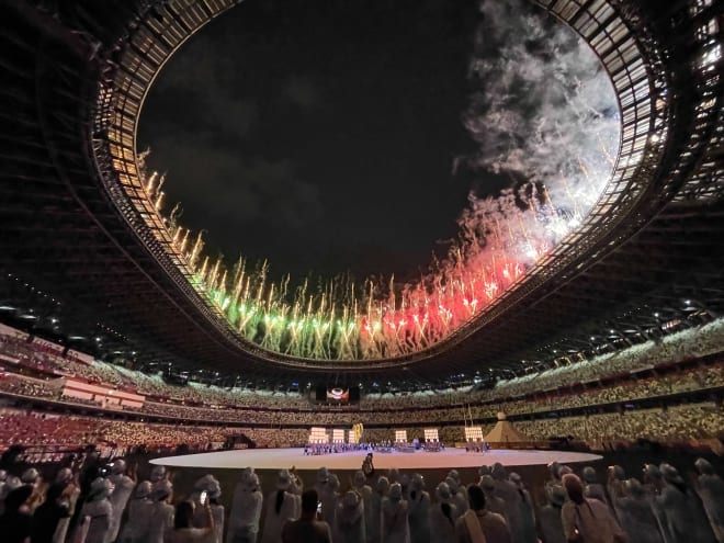 airnewsalerts's tweet photo. Biggest sporting event in the world 32nd Summer Olympic Games gets underway with a glittering opening ceremony in Tokyo.

Boxer Mary Kom &amp; Indian Men's Hockey team's captain Manpreet Singh led the 127-member strong Indian contingent.

#Cheer4India | #TeamIndia | #Tokyo2020 https://t.co/3LuW1usNx2