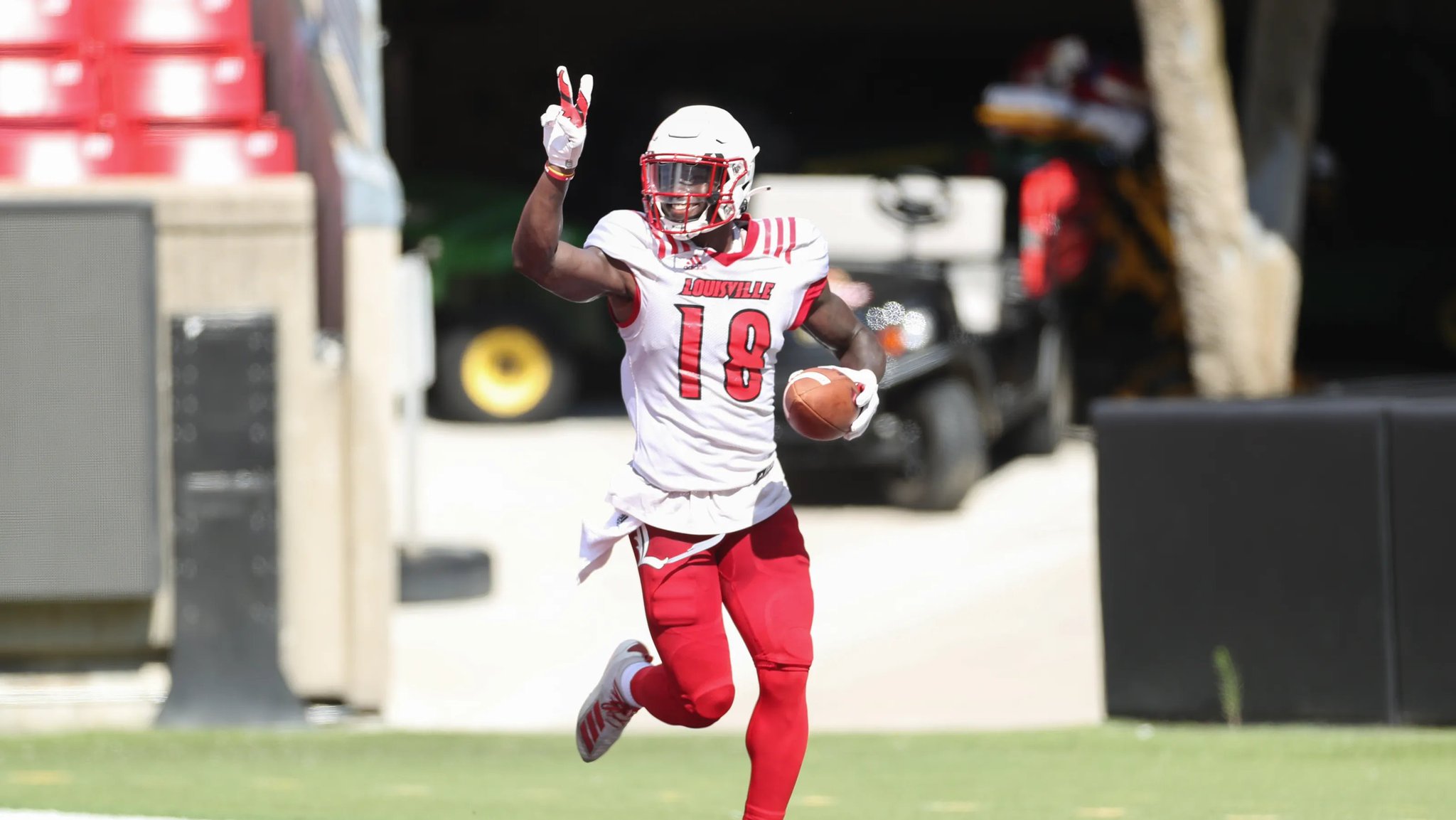 Happy Birthday to Louisville Wide Receiver Justin Marshall. 