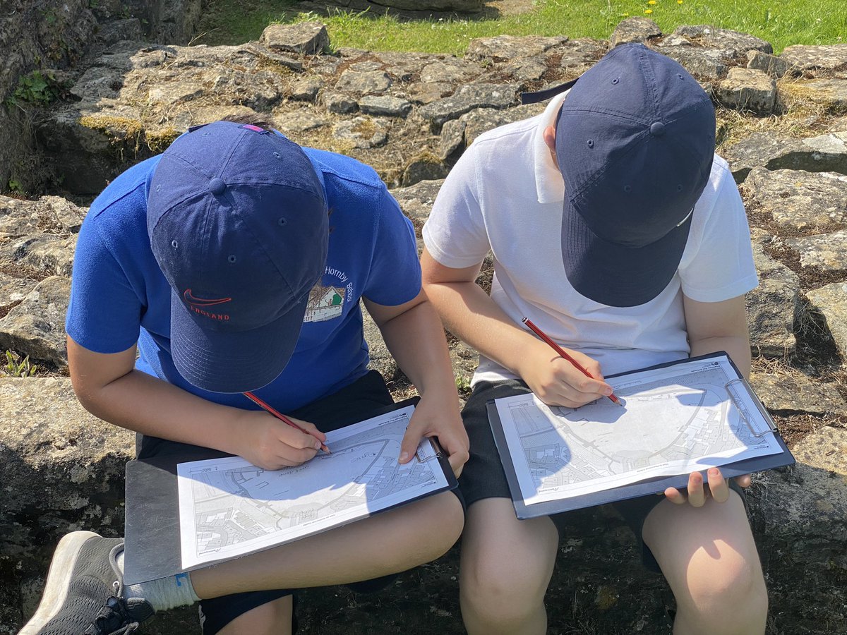hackforthschool's tweet image. Wonderful school trip, exploring @richmondcastle, discussing archeology @SolHeritage &amp;amp; handling &amp;amp; recording artefacts @EnglishHeritage Thanks to Matthew &amp;amp; Jim for a fascinating day @Digimap4Schools @HistoryPrimary @Ramble14 @Humanities2020