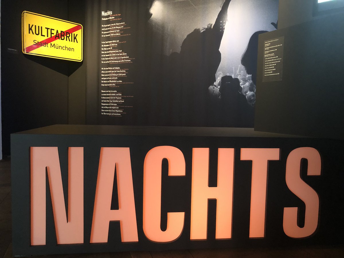 mucstadtmuseum's tweet image. Ab morgen öffnet unsere #Ausstellung &quot;Nachts. #Clubkultur in München&quot;. Der @zuendfunk bringt euch schon heute Abend O-Töne aus der Ausstellung nach Hause. Ab ca. 19.30 Uhr legt @DJHellOfficial für euch auf. Also packt euch euer Radio ein und ab an die Isar #mstmnachts #djhell