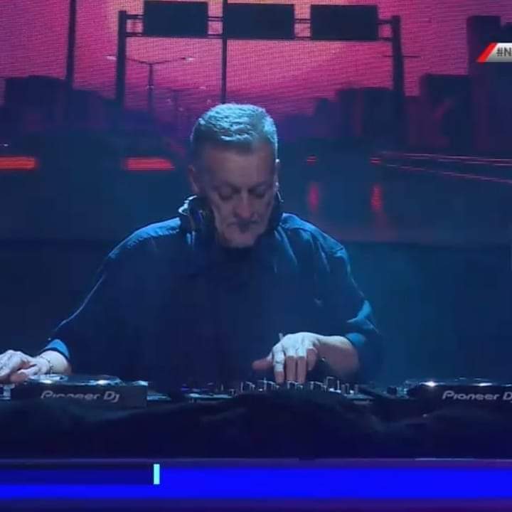 Y se nos fue nomás el querido Coco Ramos. Sin previo aviso, puso el último tema en la bandeja y partió con su música eterna a la gran discoteca del cielo. Allí ya estará gastando bromas con Cachilo, Kapi’i, Michael Yellow, Santi y el Ciego Michi. ¡Hasta siempre querido amigo DJ!