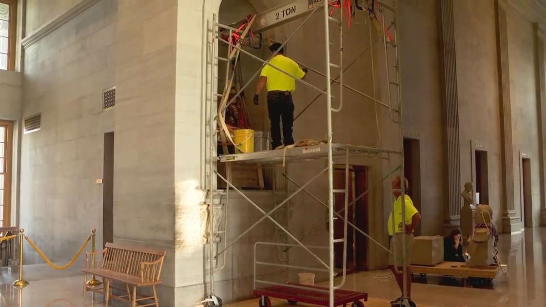 JoshBreslowTV's tweet photo. HAPPENING NOW: Process begins to remove bust of Confederate General Nathan Bedford Forrest from Tennessee Capitol. Follow @JuliaPalazzoTV for updates! https://t.co/DNIoFOuLQK