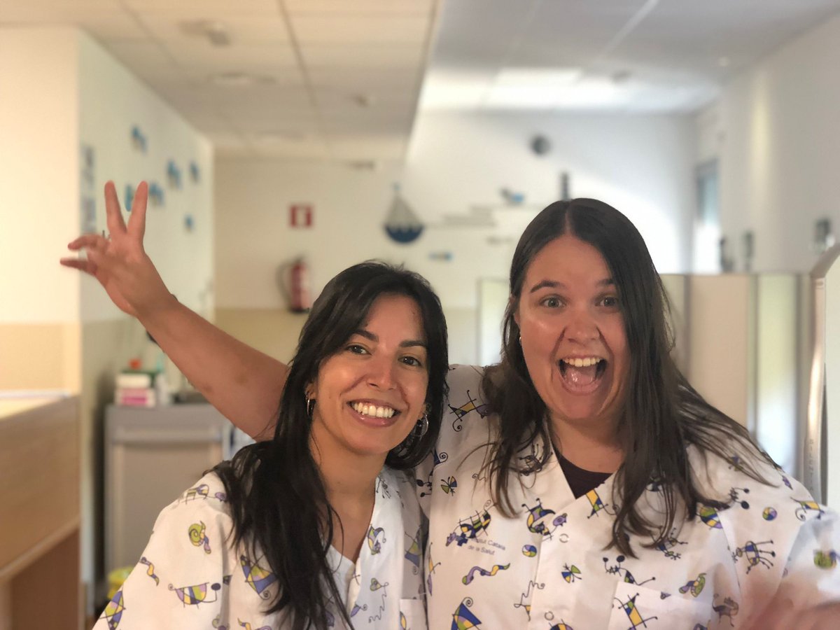 htrueta's tweet photo. Contents de donar la benvinguda als nous residents, que aquests dies s'incorporen als seus serveis, és el cas de les residents d'infermeria pediàtrica del Trueta, la Sílvia i la Mireia, benvingudes! 😊😊 https://t.co/8EDh4s8e6V