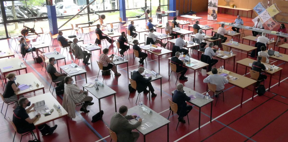 Suite aux élections départementales, le CASDIS d'installation a eu lieu ce matin pour accueillir les nouveaux membres, dont Jean Deguerry, qui prend la présidence.
Les élus sortants ont été remercié pour leur participation active, dont M. Billoudet, président de 2017 à 2021