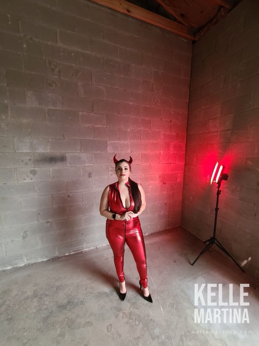 "Don't take the pic I'm not ready yet!" https://t.co/u6w8GXfdft