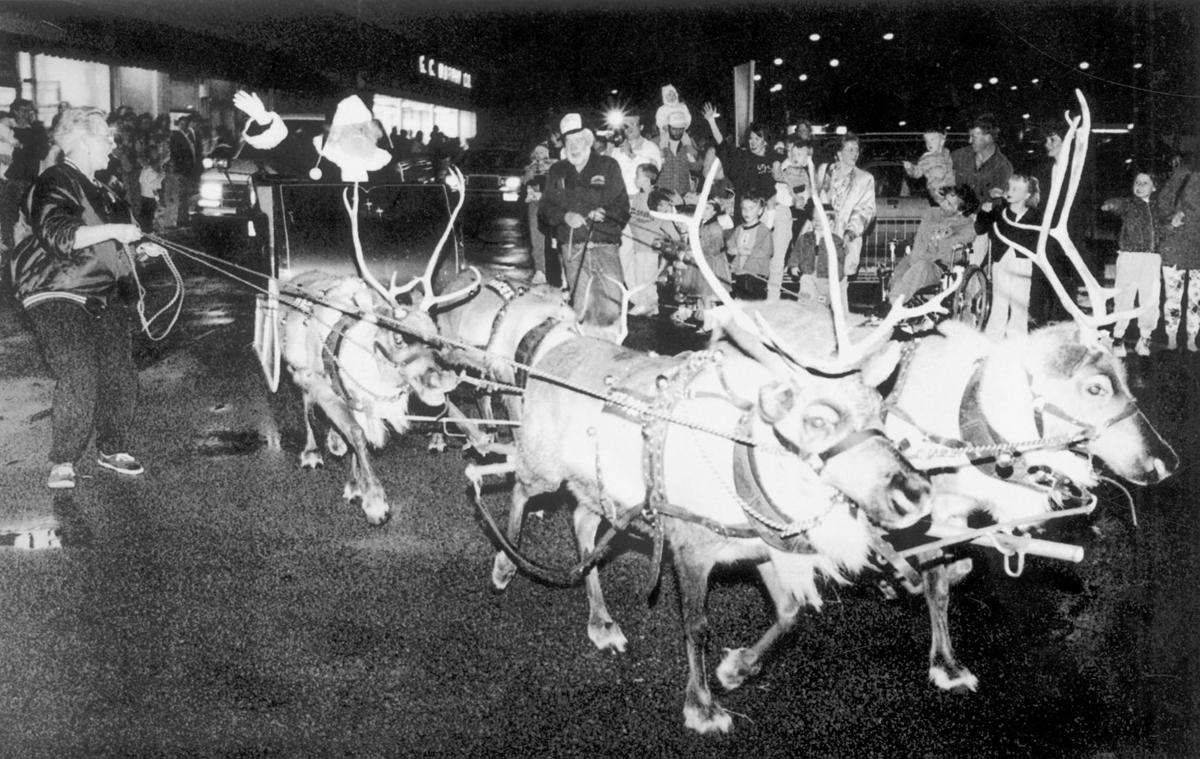 Christmas in July, #FlashbackFriday edition! 

Santa at Willow Lawn's 1991 annual Santa parade. What's your fondest memory at Willow Lawn? Tell us in the comments below! 📸:  Richmond Times-Dispatch