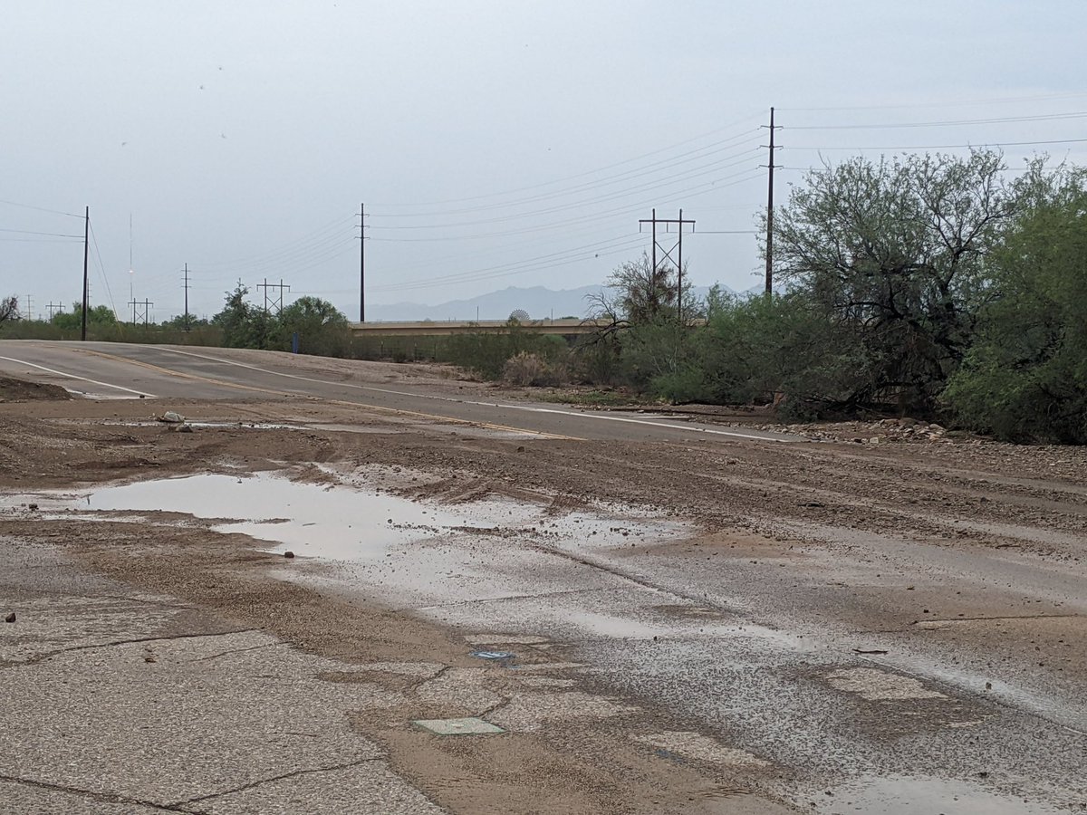 acarrillonews's tweet photo. MESSY ROADS: This is a look at Silverbell Rd. near Sunset. Crews are out clearing debris following heavy storms overnight. Several roads are closed in #Tucson & #PimaCo this morning. Latest list here >> https://t.co/5cF74uLyBv https://t.co/hiEqnVaGSW