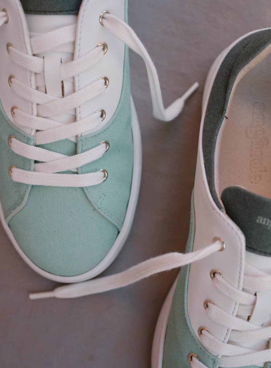La couleur IN de cet été 🛼👟 
Nos sneakers After-Surf sont vegan, ultra-confortables et innovantes.  Son cuir est végétal : il est issu de feuilles de cactus séchées 🌵
👉 bit.ly/3eG94Yd