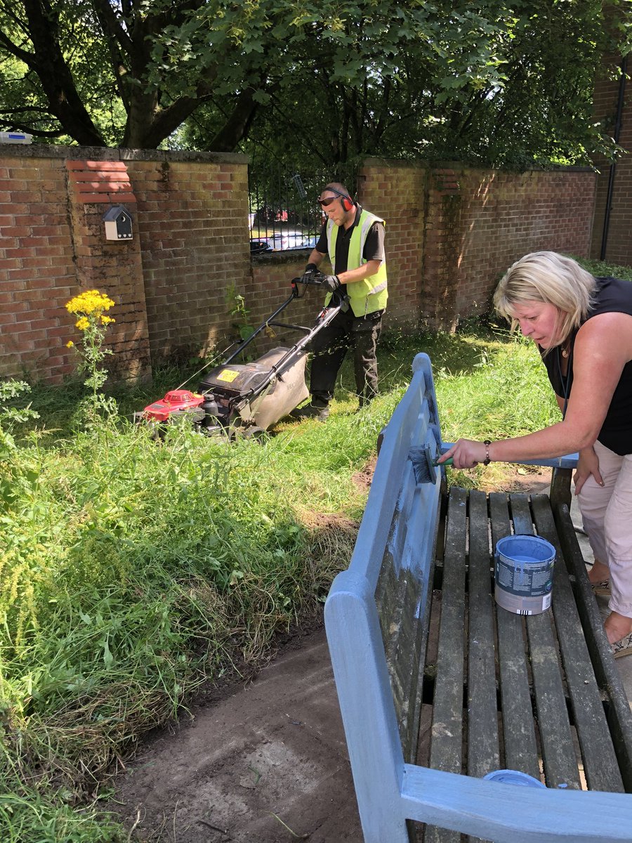 _leannebaldwin_'s tweet photo. Great partnership working with @greenfingersgm and Adele @Onward_Homes today in Preston. #CreatingPositiveSpaces for customers. Who doesnβt love a good before and after ππ½π€© https://t.co/3F6otprcam