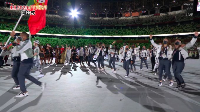 東京五輪 開会式 ポルトガルのテンション高い 荒ぶる旗手 発光するマスク もしやあれはゲーミングマスク まとめダネ 東京五輪 開会式 ポルトガルのテンション高い 荒ぶる旗手 発光するマスク もしやあれはゲーミングマスク まとめダネ