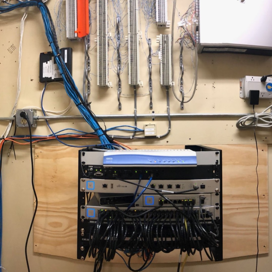 Before and after some Gravity magic. How can we help make your office more functional? Follow the link to fill out a service ticket. ow.ly/xvDj50FA9jM