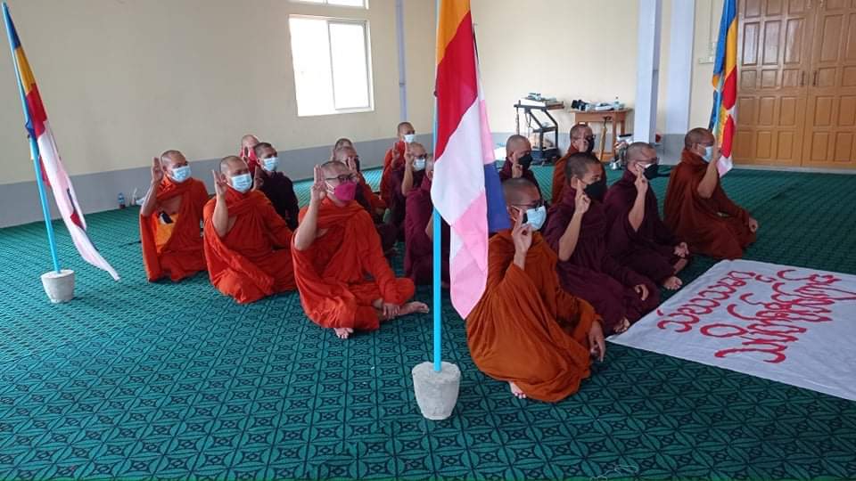 Daniel78037553's tweet photo. Regular Prayer Strike by #Mandalay Sangha Union prayed for Peace,Freedom of Myanmar and safety of citizens. 
#ICJ_BringSACToJustice
#WhatsHappeningInMyanmar
#July23Coup https://t.co/PqmkDCZ49I